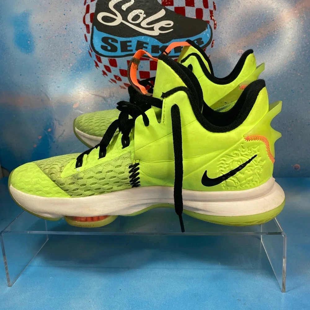Lebron grinch - Picture 2 of 6